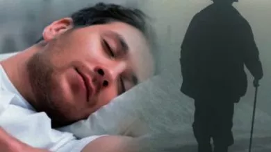 K Chemu Snitsya Umershij Dedushka 700x400 1