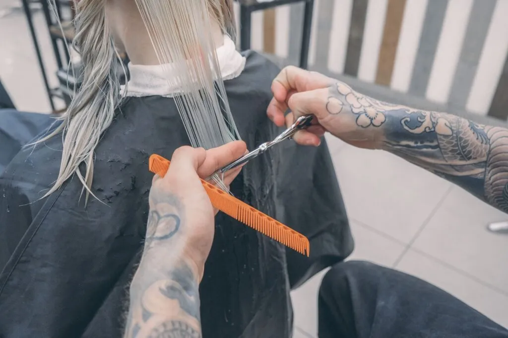 Сниться стригти волосся: коротка стрижка, для жінки &mdash; тлумачення