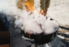 Приготовление мяса на угольном гриле